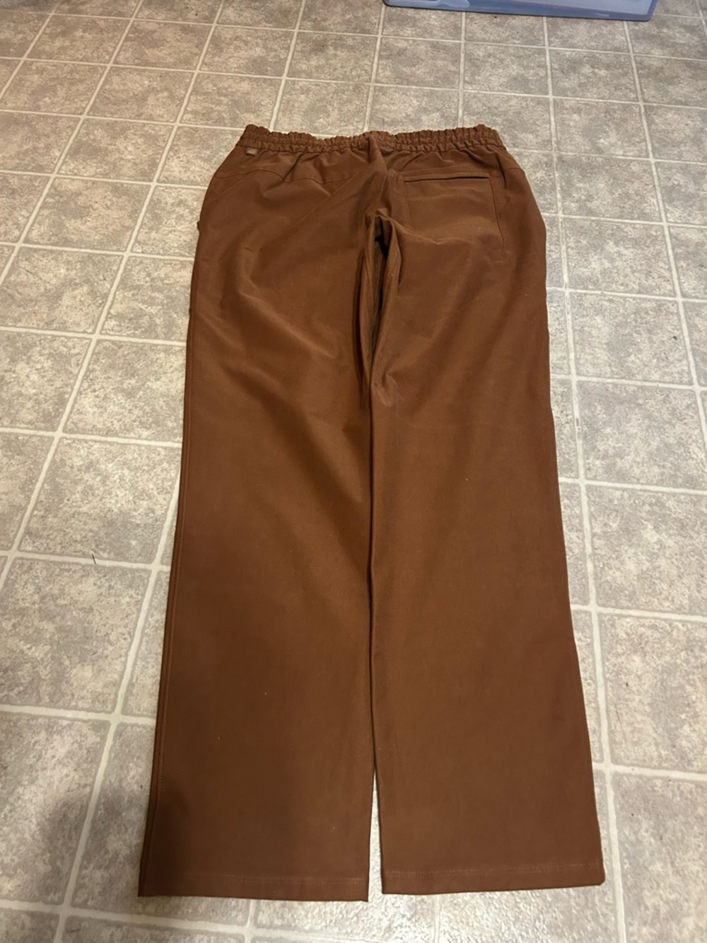 lululemon athletica Men's Cargo Drawstring Pants - Brown - Picture 2 of 3